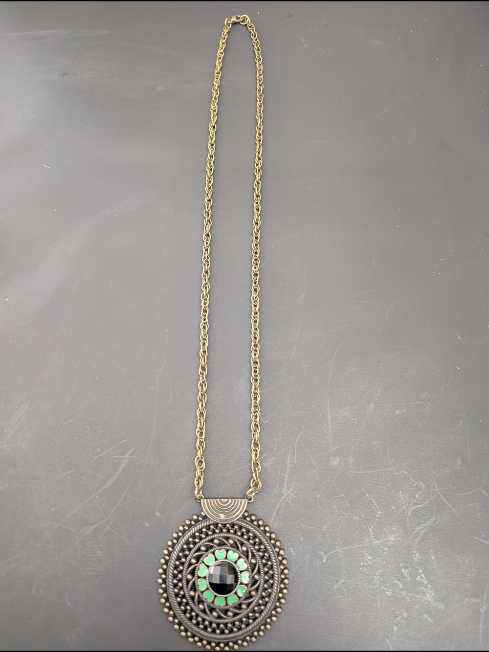 Vintage Bohemian Green Stone Medallion Pendant Necklace 52026D6